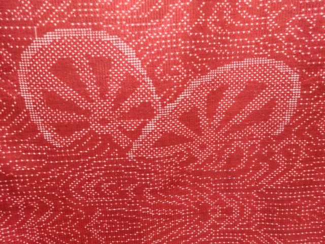 アンティーク　流水に片輪車模様織出し本場大島紬着物（5マルキ）